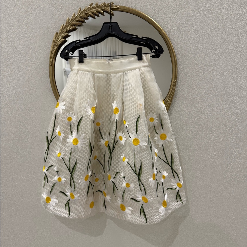 Gracia White Floral Embroidered A-Line Skirt